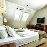 By Ihg