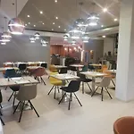호텔 By Ihg 트르나바