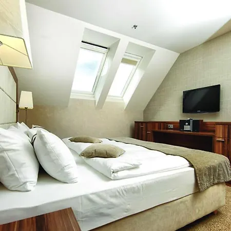 By Ihg