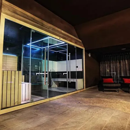 Hotel By Ihg