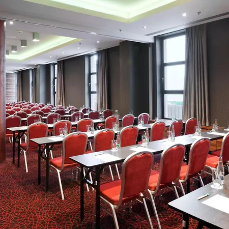 By Ihg 4* Τρνάβα