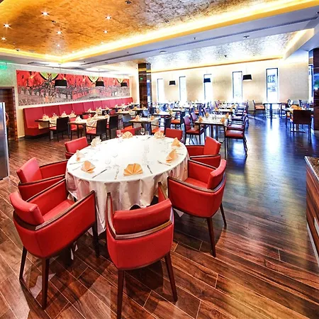 特尔纳瓦假日酒店 4*