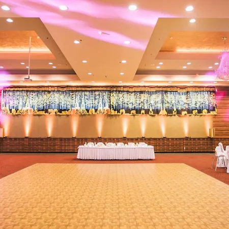 By Ihg 4* Τρνάβα