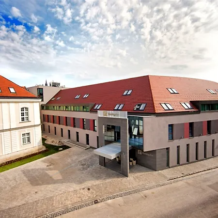 Hotel By Ihg Trnava