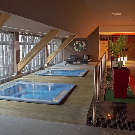 By Ihg 4*