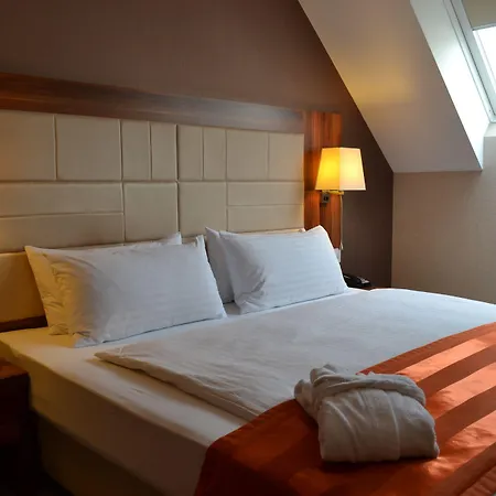 By Ihg Hotel