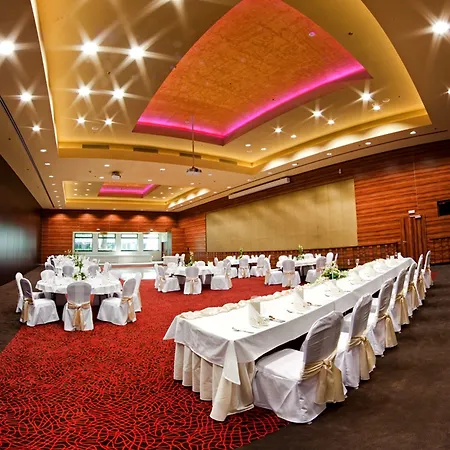 By Ihg