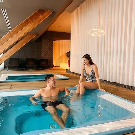 By Ihg 4*