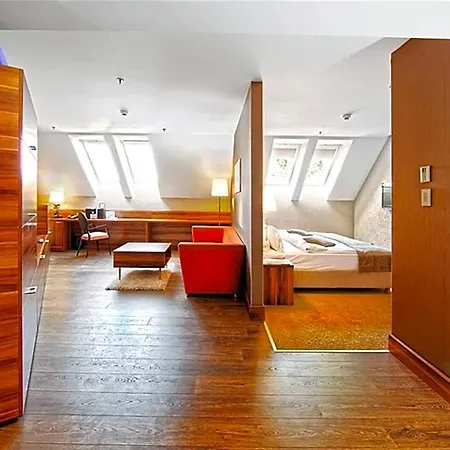 By Ihg 4*