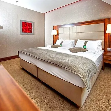 By Ihg