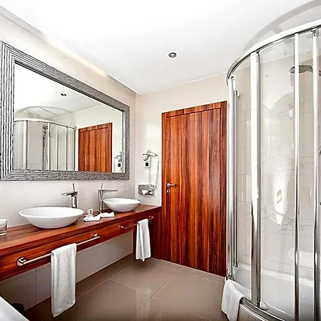 By Ihg Hotel 4*