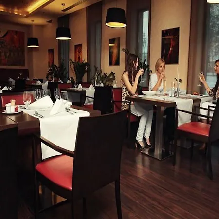特尔纳瓦假日酒店 4* 特尔纳瓦